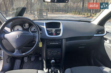 Хетчбек Peugeot 207 2010 в 