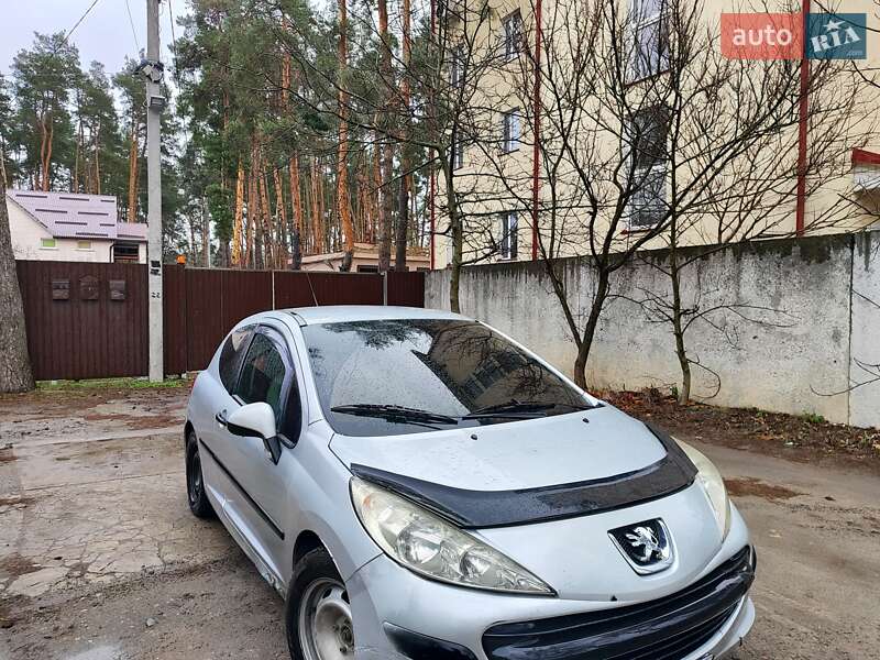 Хетчбек Peugeot 207 2006 в 