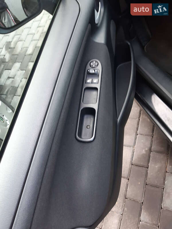 Хэтчбек Peugeot 207 2009 в Ивано-Франковске