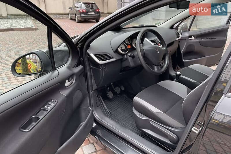 Хэтчбек Peugeot 207 2009 в Ивано-Франковске