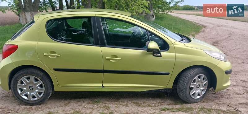 Хетчбек Peugeot 207 2008 в Києві