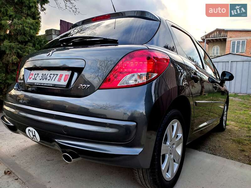 Хэтчбек Peugeot 207 2012 в 