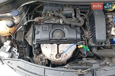 Хетчбек Peugeot 207 2008 в 