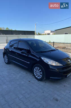 Хетчбек Peugeot 207 2010 в 