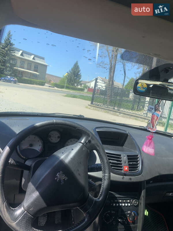 Хетчбек Peugeot 207 2007 в Чернівцях