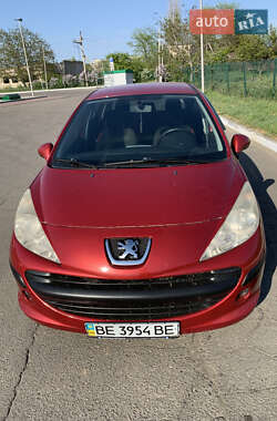 Хэтчбек Peugeot 207 2006 в 