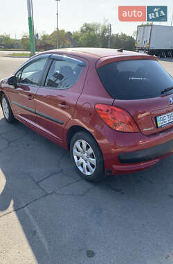 Хэтчбек Peugeot 207 2006 в 