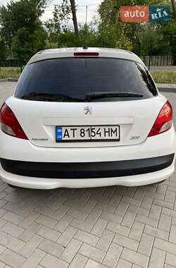 Хетчбек Peugeot 207 2010 в 