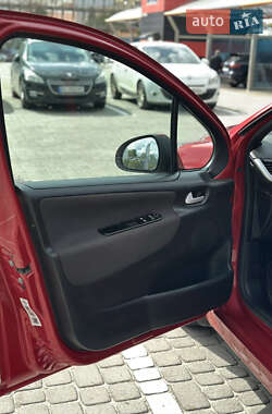 Хетчбек Peugeot 207 2006 в 