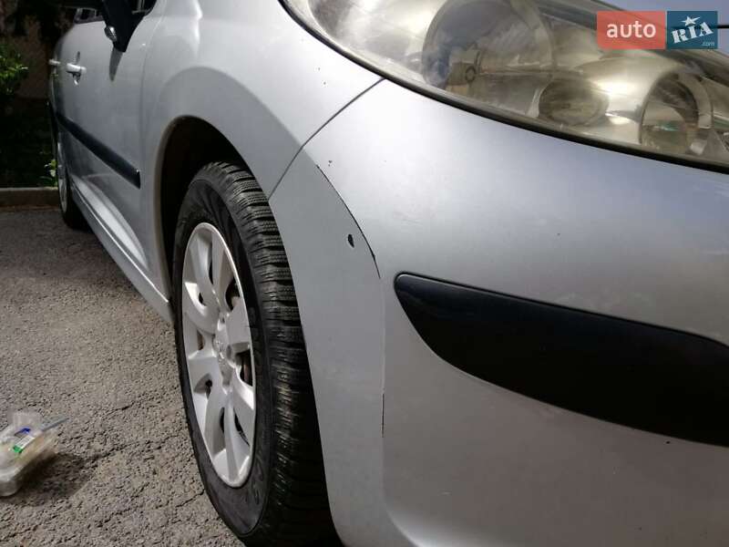 Хэтчбек Peugeot 207 2006 в Ужгороде