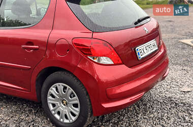 Хетчбек Peugeot 207 2010 в 