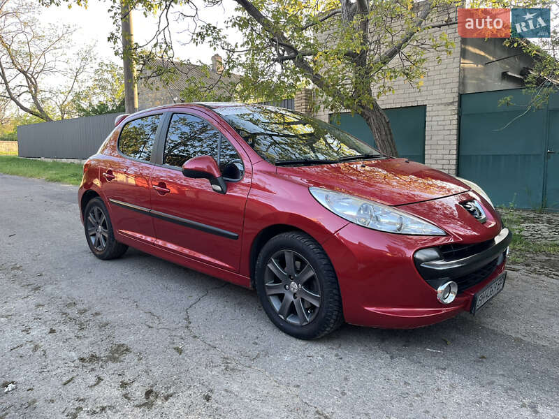 Хэтчбек Peugeot 207 2007 в 