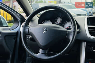 Хэтчбек Peugeot 207 2010 в 