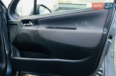 Хэтчбек Peugeot 207 2010 в 