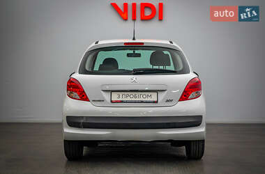 Хетчбек Peugeot 207 2011 в 