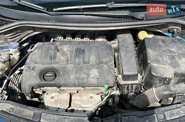 Хетчбек Peugeot 207 2009 в 