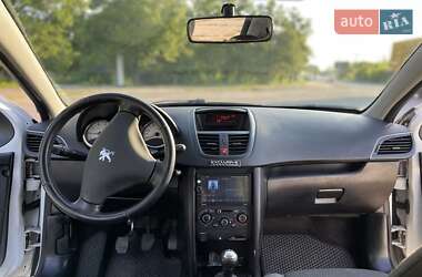 Хэтчбек Peugeot 207 2012 в 
