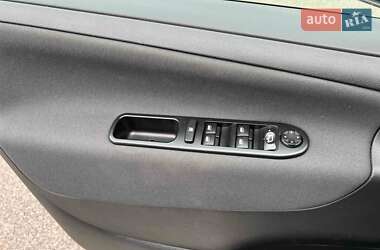 Хэтчбек Peugeot 207 2010 в 