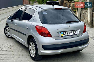 Хетчбек Peugeot 207 2008 в 