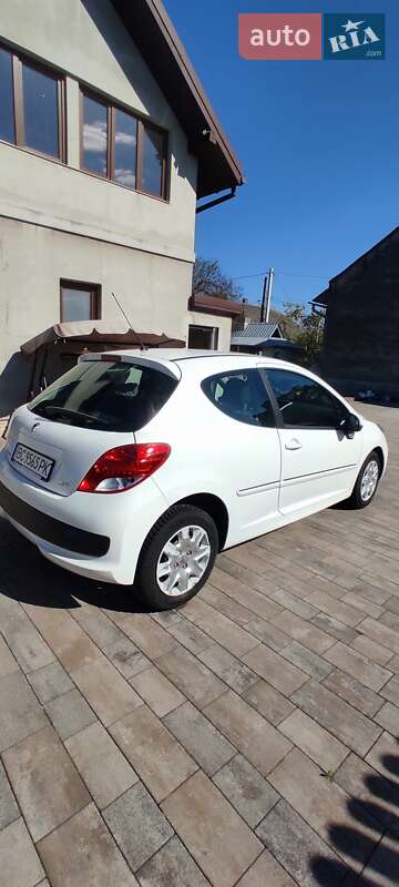 Хэтчбек Peugeot 207 2011 в Стрые