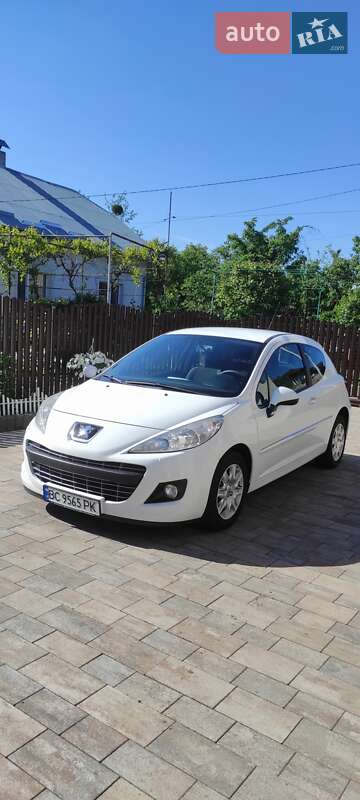 Хэтчбек Peugeot 207 2011 в Стрые