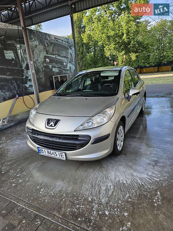 Хэтчбек Peugeot 207 2009 в 