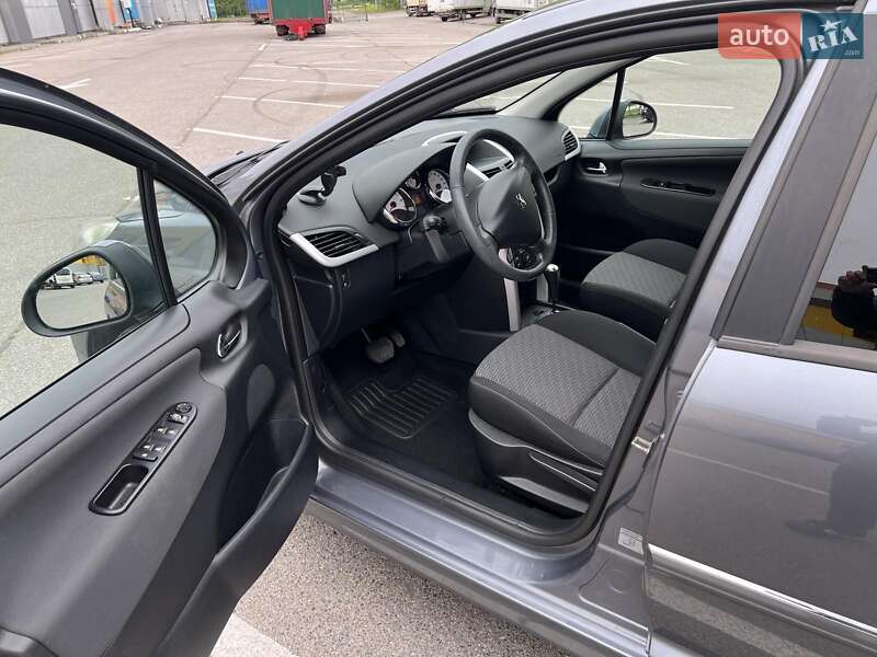 Хэтчбек Peugeot 207 2010 в Львове