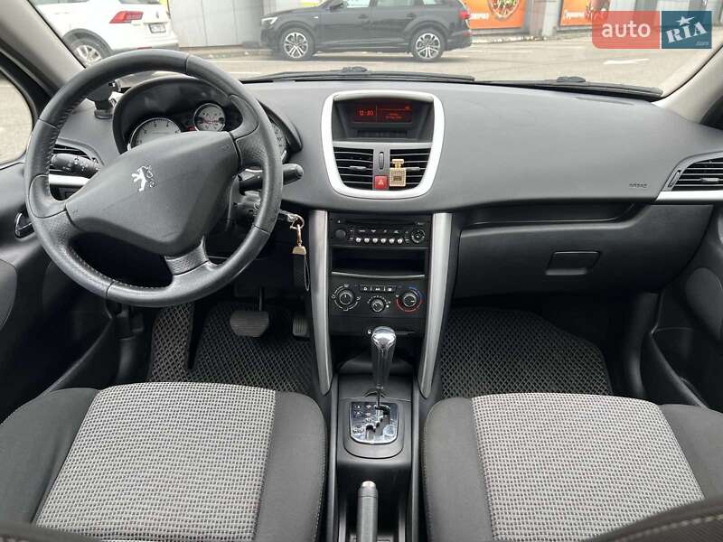 Хэтчбек Peugeot 207 2010 в Львове