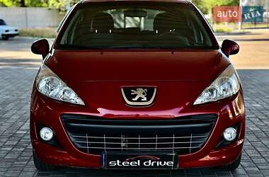 Хэтчбек Peugeot 207 2010 в 