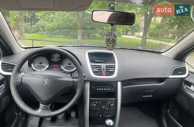 Хэтчбек Peugeot 207 2011 в 