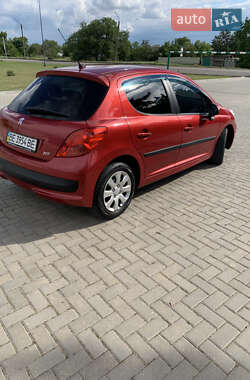 Хэтчбек Peugeot 207 2006 в 