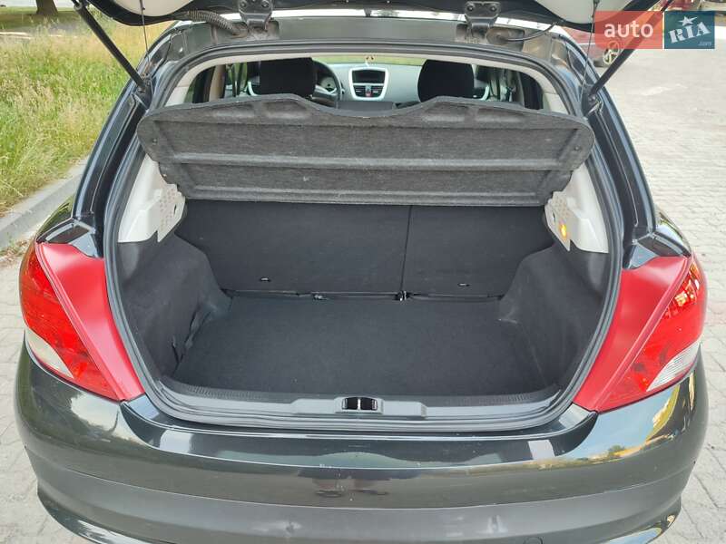 Хетчбек Peugeot 207 2011 в Чернівцях