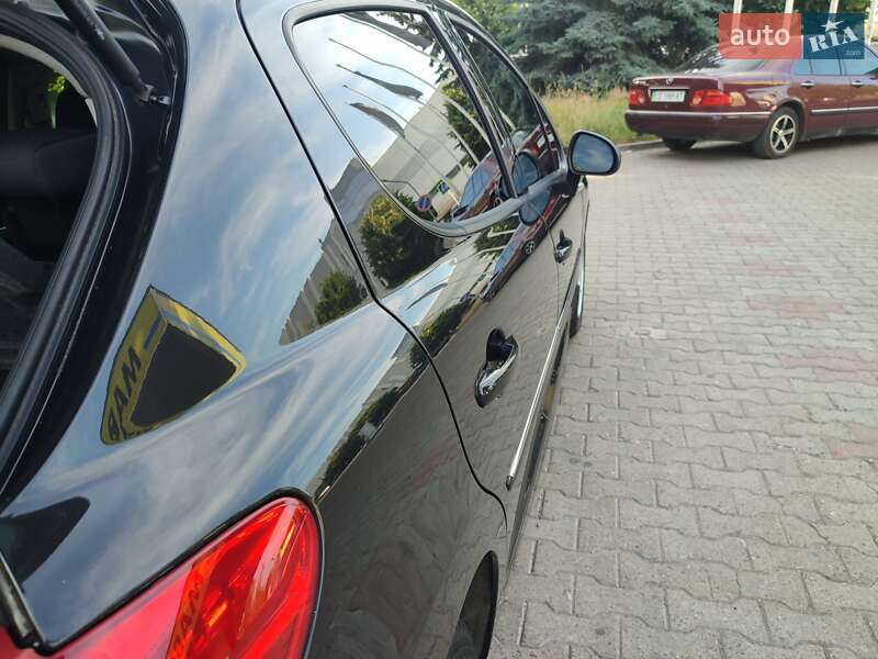 Хетчбек Peugeot 207 2011 в Чернівцях