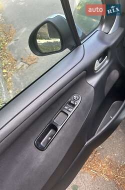 Хетчбек Peugeot 207 2010 в 