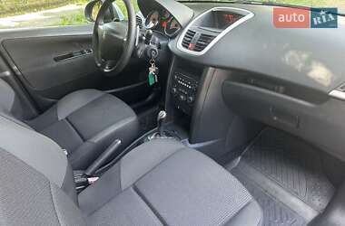 Хетчбек Peugeot 207 2010 в 