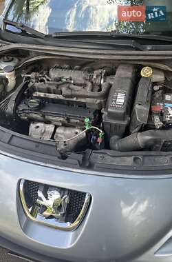 Хетчбек Peugeot 207 2010 в 
