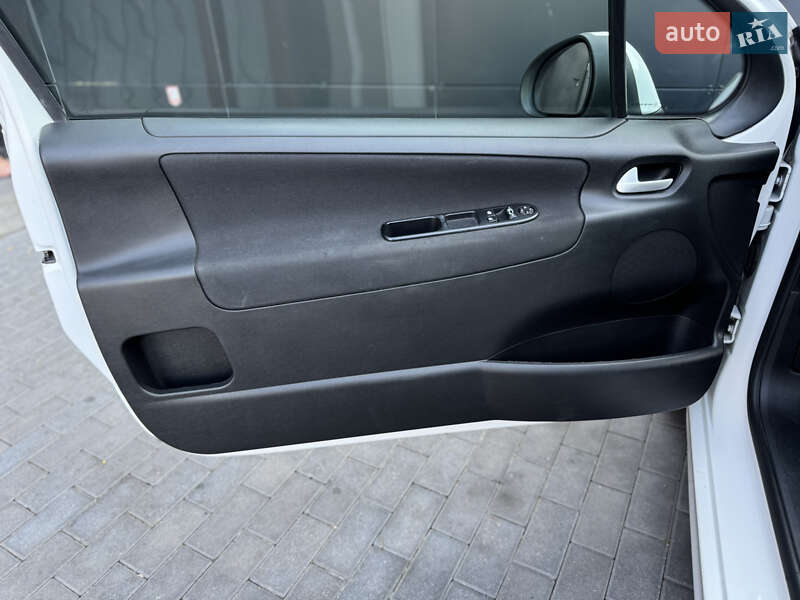 Хетчбек Peugeot 207 2011 в Києві