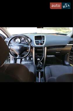 Хетчбек Peugeot 207 2008 в 