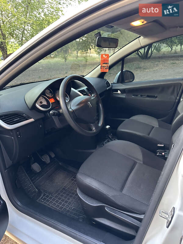 Универсал Peugeot 207 2010 в Николаеве