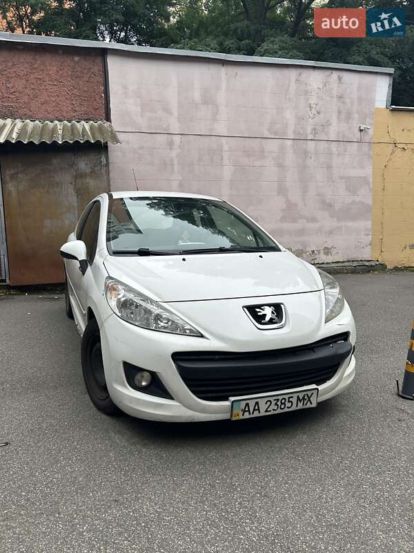 Хетчбек Peugeot 207 2012 в Києві