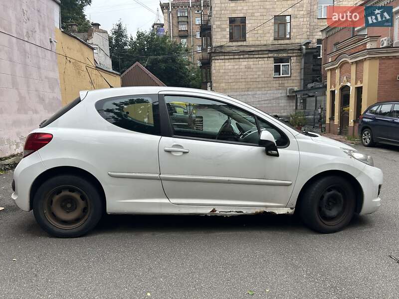 Хетчбек Peugeot 207 2012 в Києві