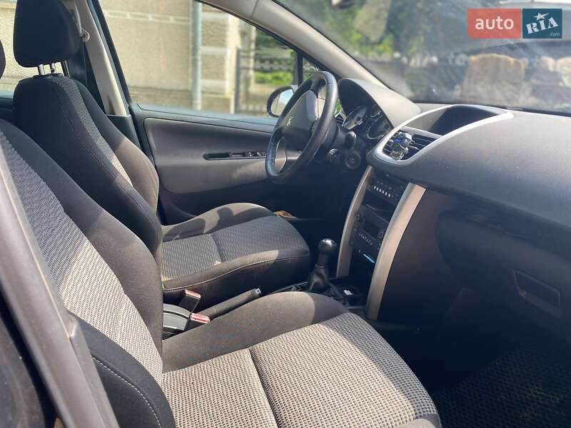 Універсал Peugeot 207 2009 в Товсте