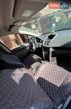 Хэтчбек Peugeot 207 2007 в Здолбунове