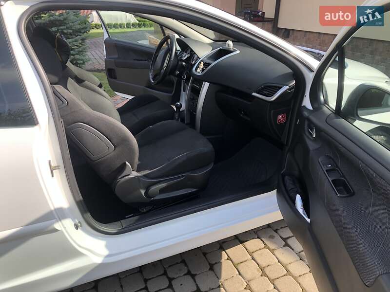 Хетчбек Peugeot 207 2007 в Стрию