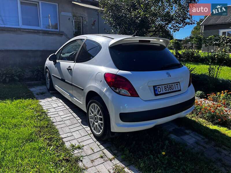 Хетчбек Peugeot 207 2010 в Львові