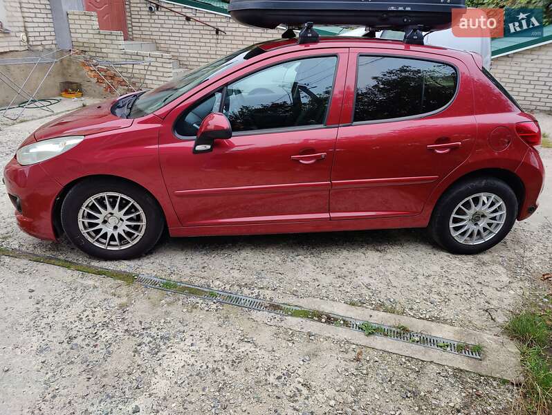 Хэтчбек Peugeot 207 2010 в Луцке