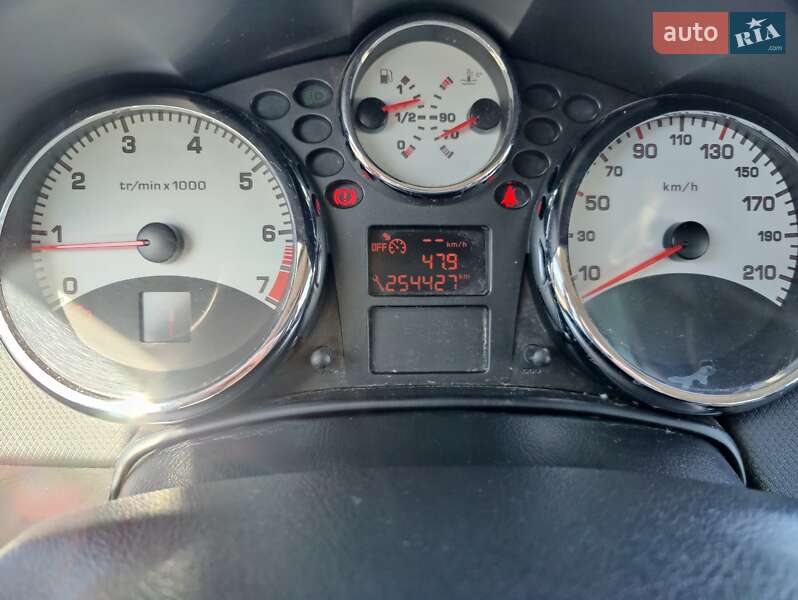 Хэтчбек Peugeot 207 2010 в Луцке