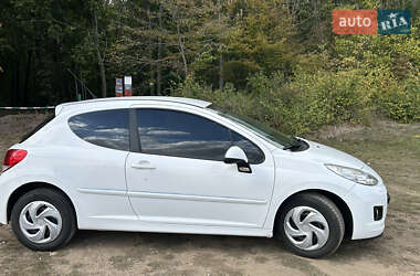 Хетчбек Peugeot 207 2011 в 