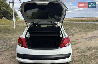 Хетчбек Peugeot 207 2011 в 