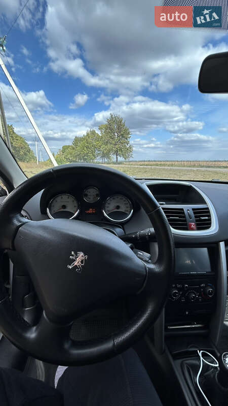 Хетчбек Peugeot 207 2011 в Новоархангельську